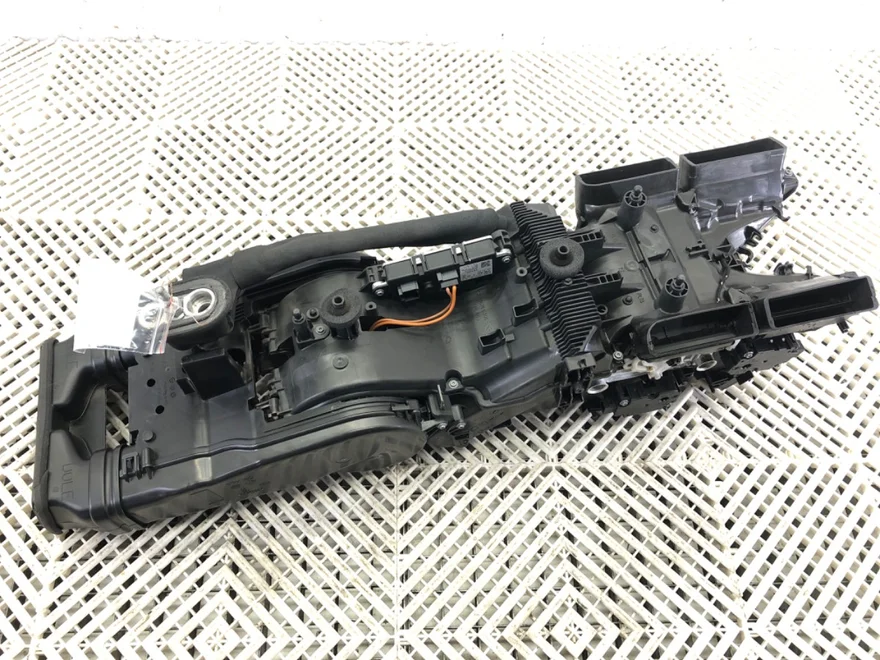 Radiátor kúrenia zadný Audi Q7 (4MB, 4MG) 2015 - 2022 4M0820004 – fotka 2