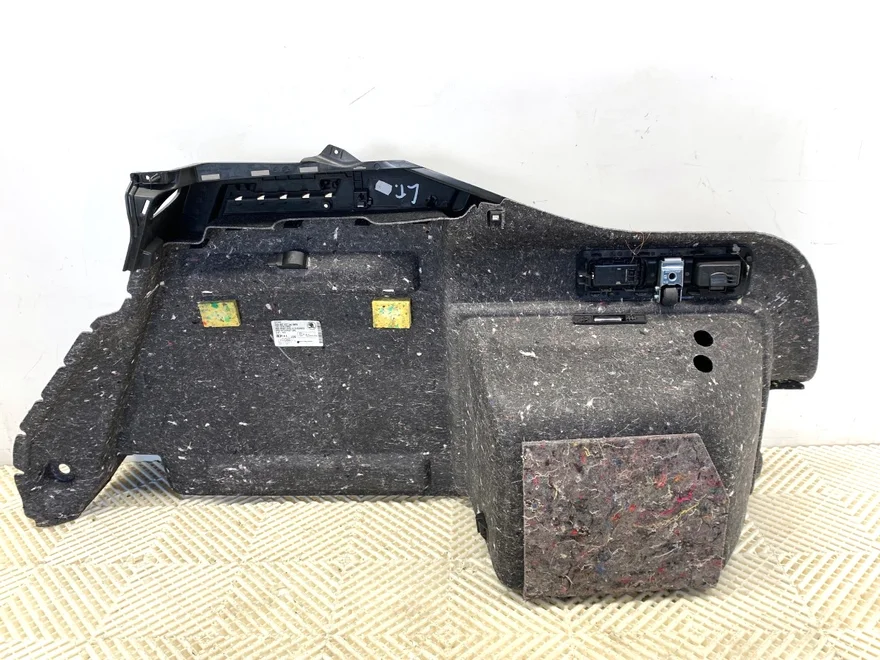 TAPACÍR KUFRA ĽAVÝ SKODA SUPERB III (3V3) 2015 - 2022 3V5867427AK – fotka 3