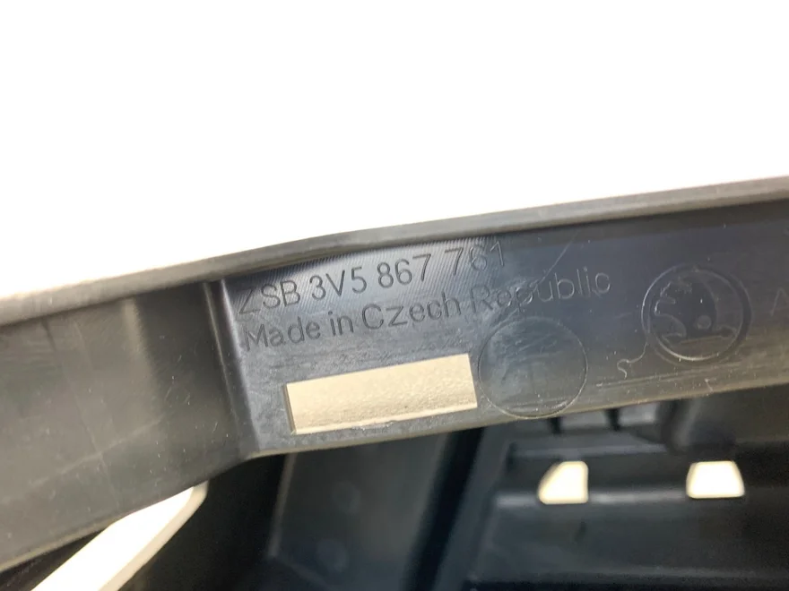 TAPACÍR KUFRA ĽAVÝ SKODA SUPERB III (3V3) 2015 - 2022 3V5867427AK – fotka 5