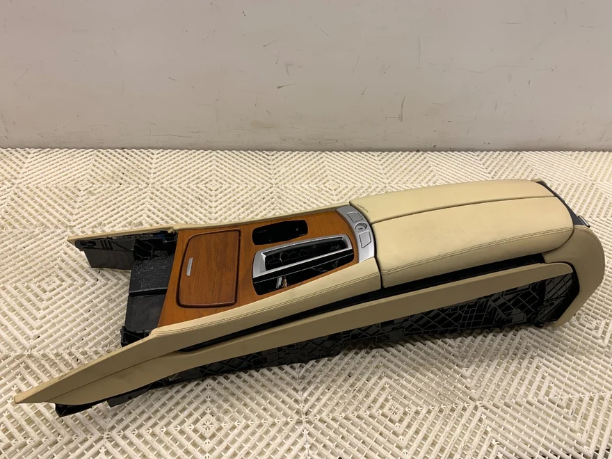 Tunel stredový s lakťovou opierkou BMW 7 (F01, F02, F03, F04) 2008 - 2015 9112677